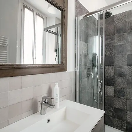 Glamour - By Myhomeincomo Apartment